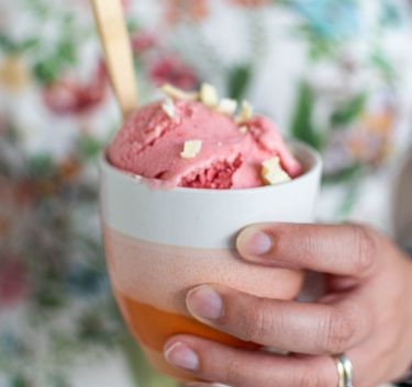 Glace fraise et chocolat blanc Magimix.